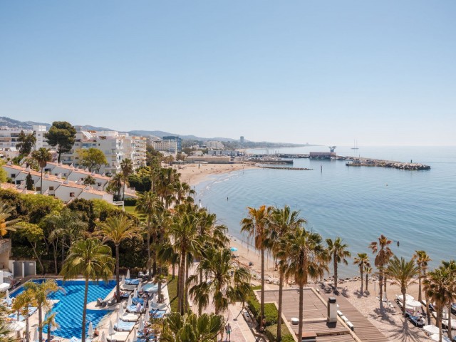 4 Bedrooms Apartment in Marbella