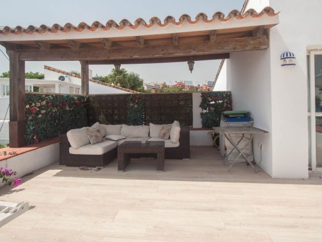 3 Bedrooms Townhouse in Estepona