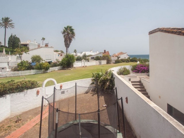3 Bedrooms Townhouse in Estepona