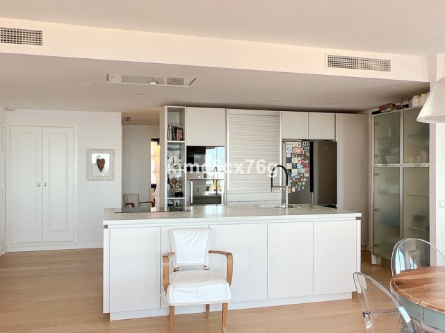 4 Bedrooms Apartment in Calahonda