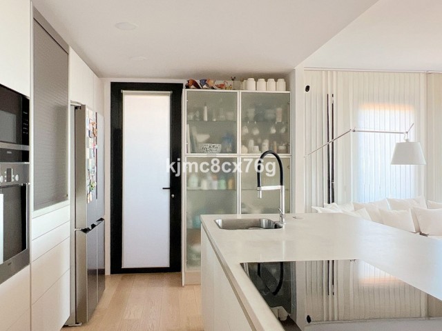 4 Bedrooms Apartment in Calahonda