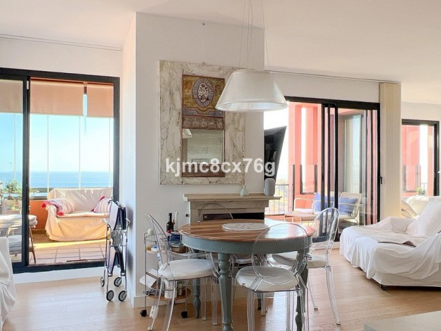 4 Bedrooms Apartment in Calahonda