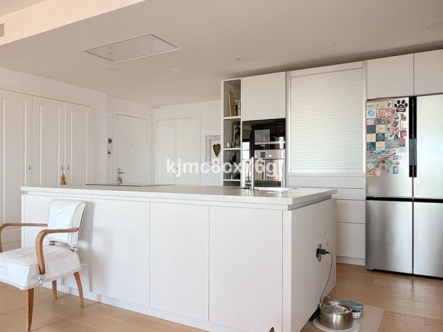 4 Bedrooms Apartment in Calahonda