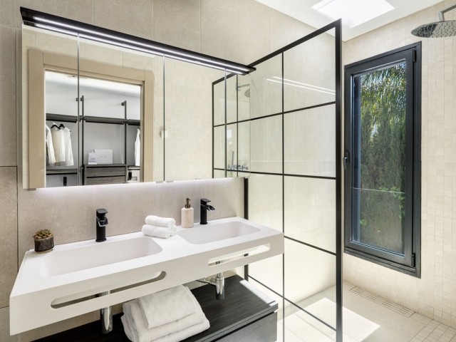 5 Schlafzimmer Villa in Nueva Andalucía