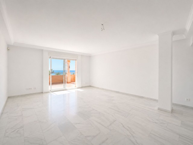 3 Bedrooms Apartment in Estepona