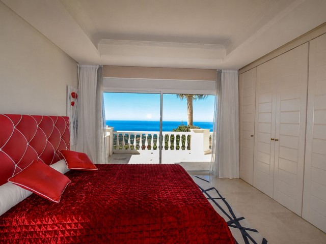 5 Bedrooms Villa in Marbella