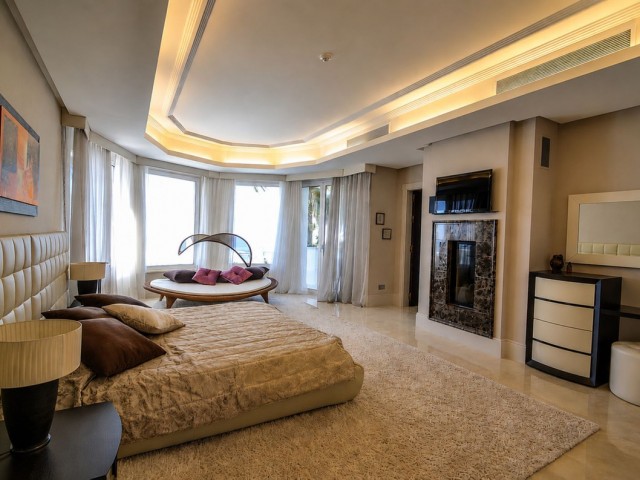 5 Bedrooms Villa in Marbella