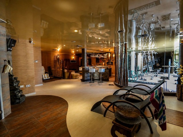 5 Bedrooms Villa in Marbella