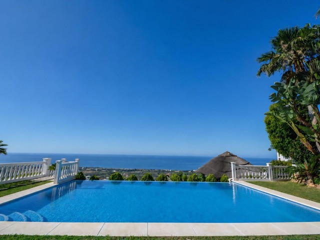 5 Bedrooms Villa in Marbella