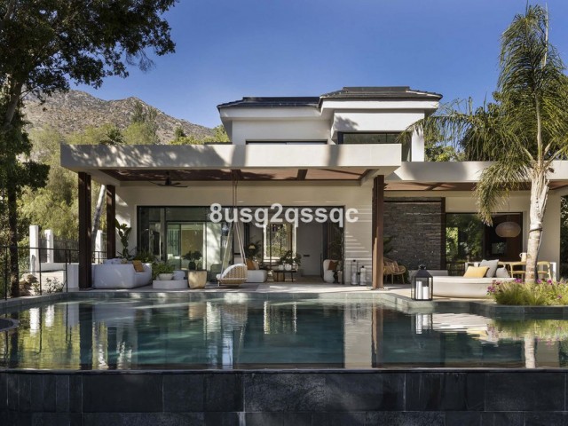 6 Bedrooms Villa in Marbella