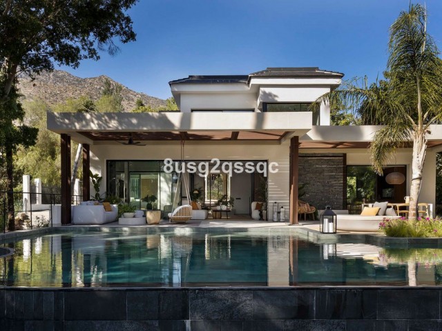 6 Bedrooms Villa in Marbella