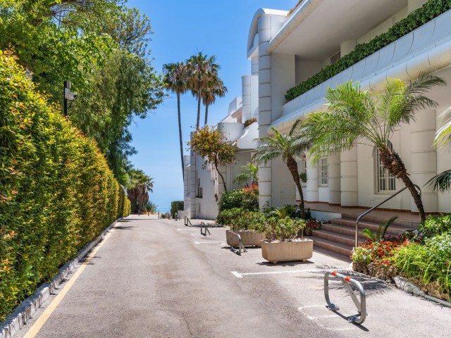 2 Bedrooms Apartment in Estepona