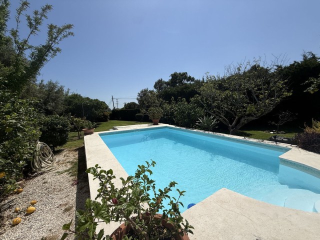 2 Bedrooms Villa in Estepona