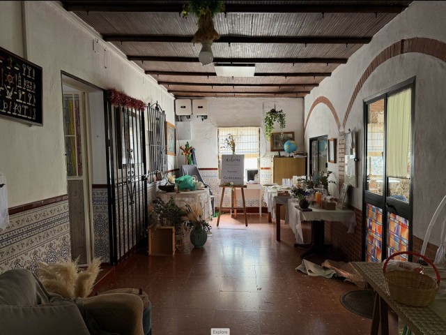 6 Bedrooms Villa in Estepona