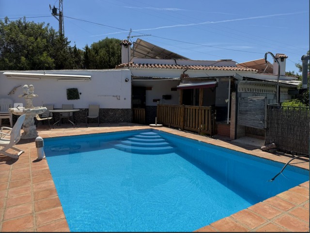 6 Bedrooms Villa in Estepona