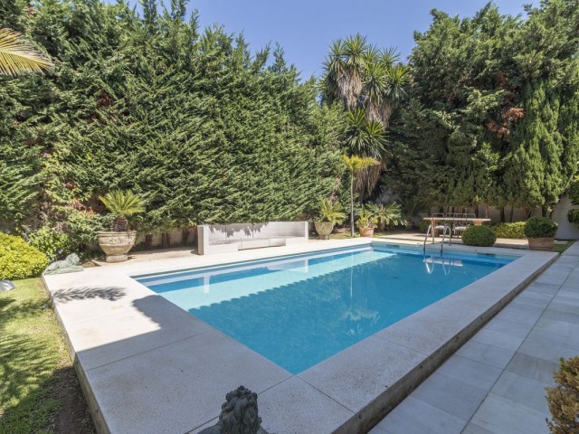 5 Bedrooms Villa in Los Monteros