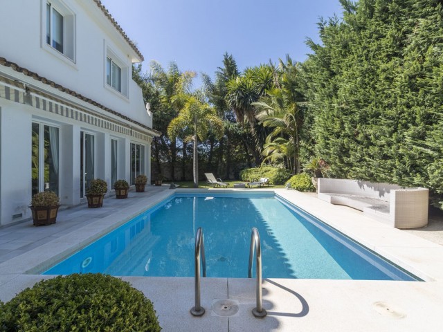 5 Bedrooms Villa in Los Monteros