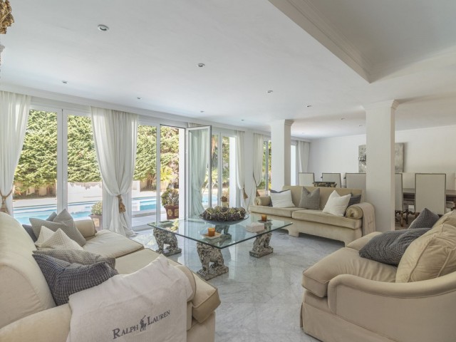 5 Bedrooms Villa in Los Monteros