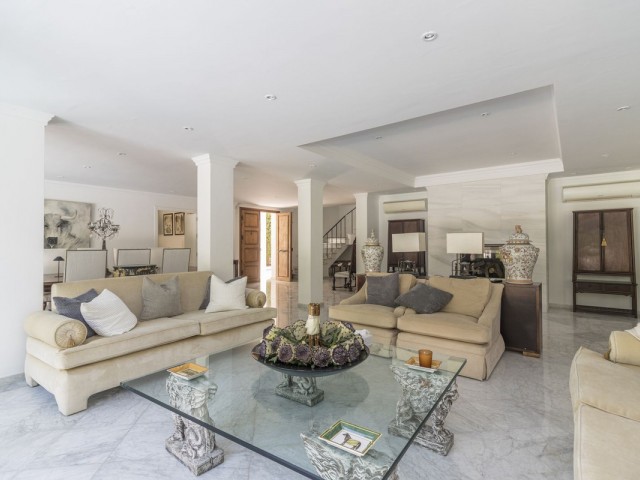 5 Bedrooms Villa in Los Monteros