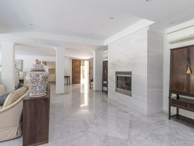 5 Bedrooms Villa in Los Monteros