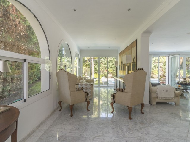5 Bedrooms Villa in Los Monteros