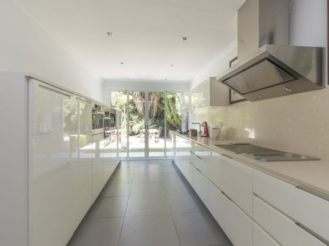 5 Bedrooms Villa in Los Monteros