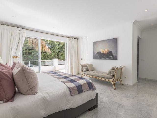 5 Bedrooms Villa in Los Monteros