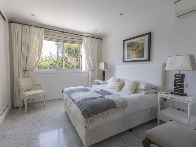 5 Bedrooms Villa in Los Monteros