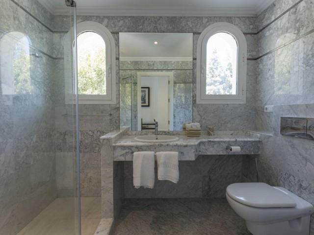 5 Bedrooms Villa in Los Monteros