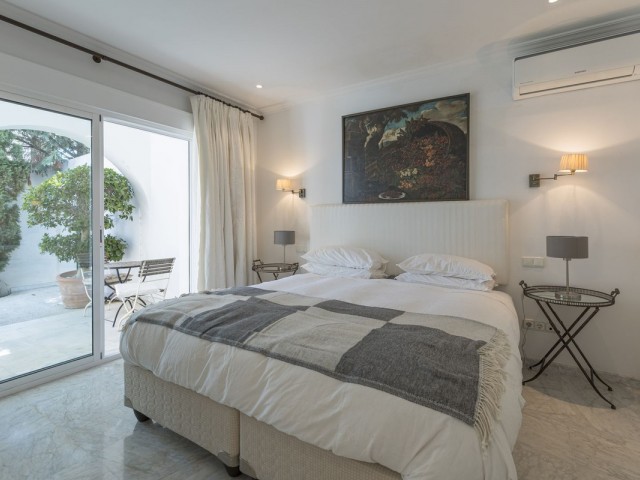 5 Bedrooms Villa in Los Monteros