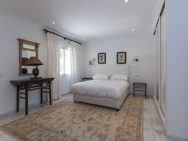 5 Bedrooms Villa in Los Monteros