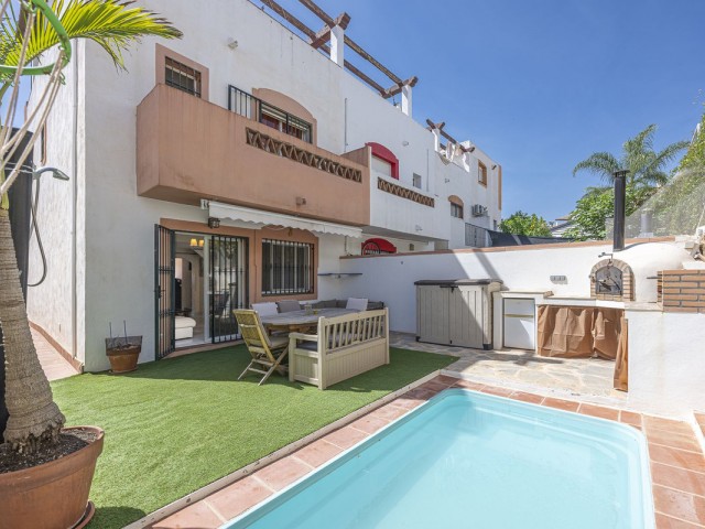 4 Bedrooms Townhouse in Marbella