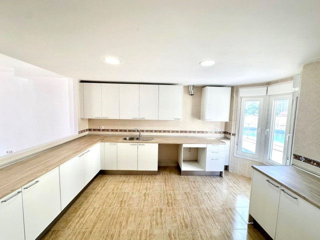 4 Schlafzimmer Reihenhaus in Los Boliches