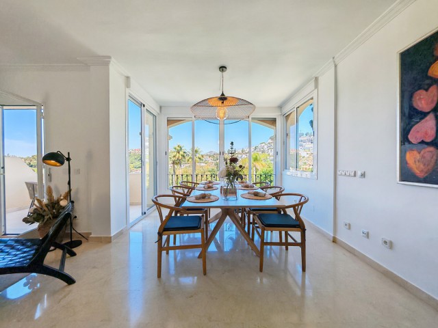 2 Bedrooms Apartment in Benahavís