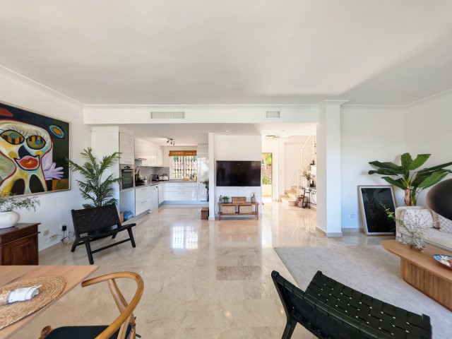 2 Bedrooms Apartment in Benahavís