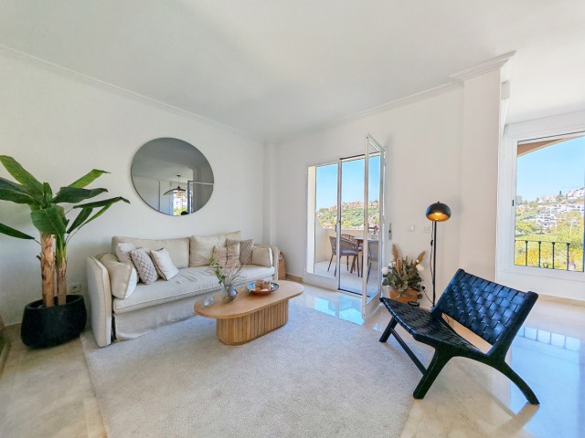 2 Bedrooms Apartment in Benahavís