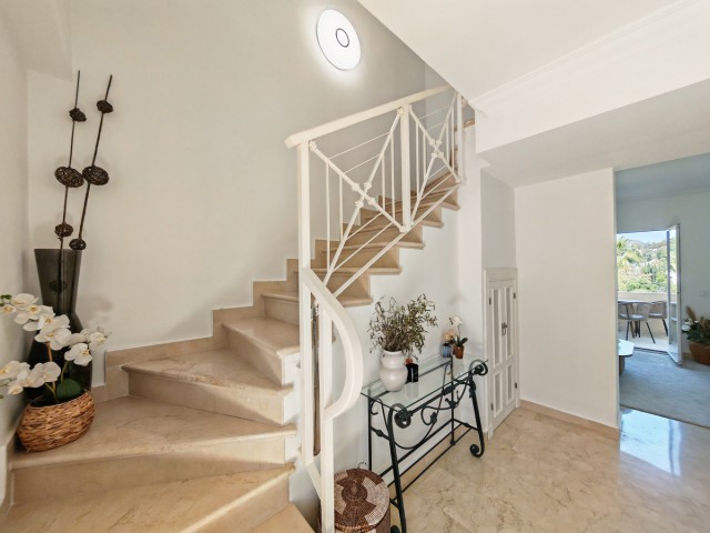 2 Bedrooms Apartment in Benahavís