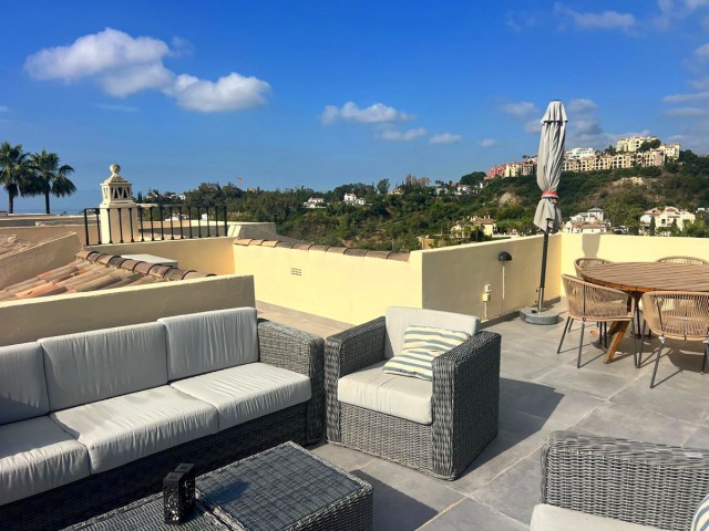 2 Bedrooms Apartment in Benahavís