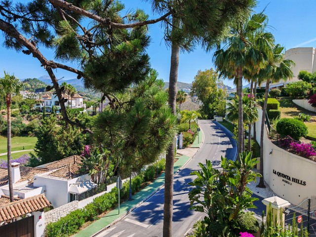 2 Bedrooms Apartment in Benahavís