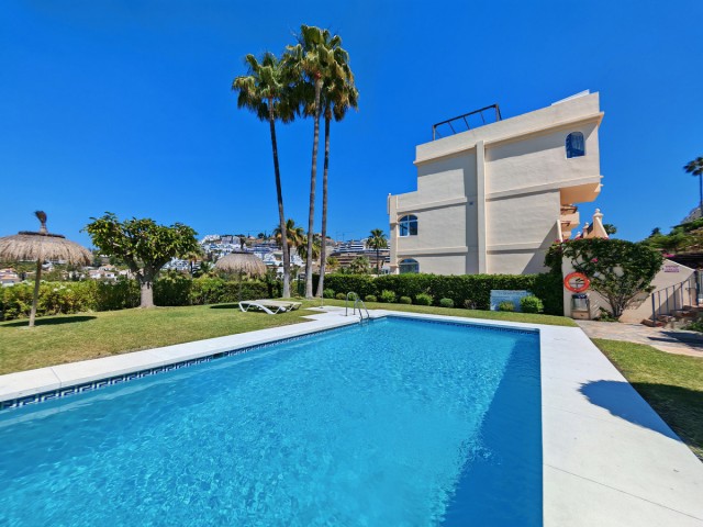 2 Bedrooms Apartment in Benahavís