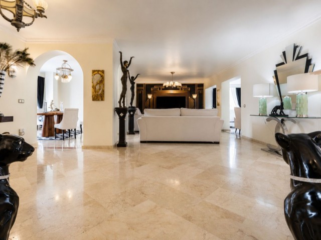 2 Bedrooms Apartment in Guadalmina Alta