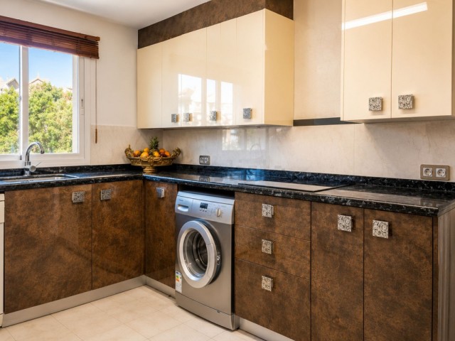 2 Bedrooms Apartment in Guadalmina Alta