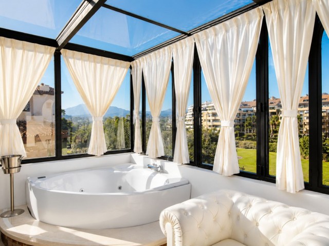 2 Bedrooms Apartment in Guadalmina Alta