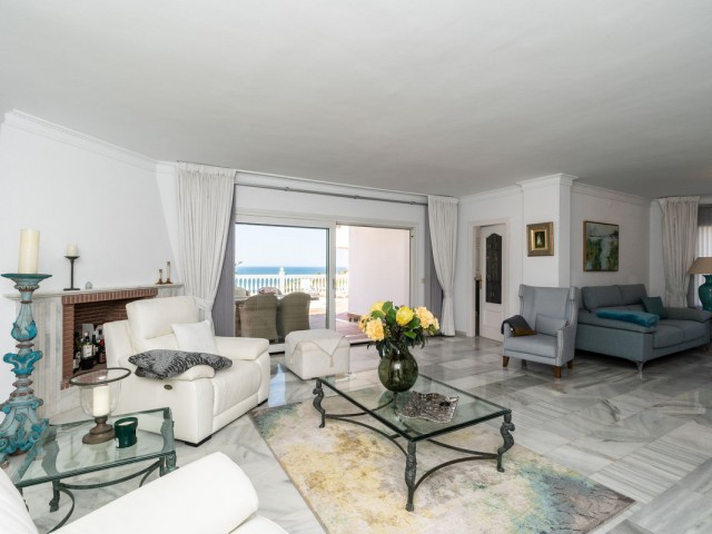 4 Bedrooms Villa in El Chaparral