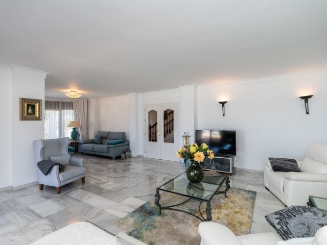 4 Bedrooms Villa in El Chaparral