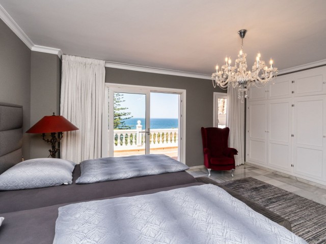 4 Bedrooms Villa in El Chaparral