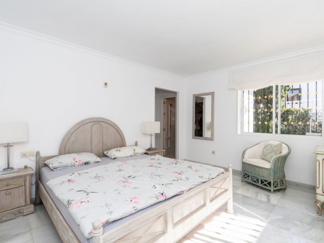4 Bedrooms Villa in El Chaparral