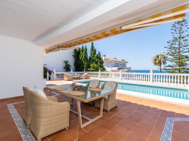 4 Bedrooms Villa in El Chaparral