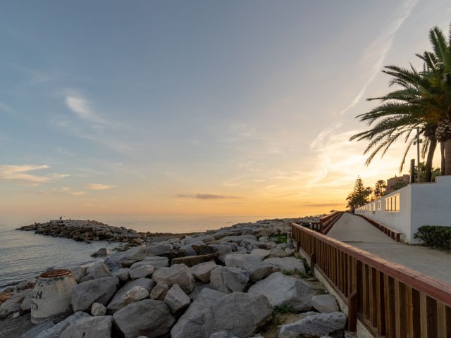 Apartamento con 2 Dormitorios  en Puerto Banús