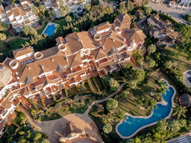 Apartamento con 2 Dormitorios  en Puerto Banús